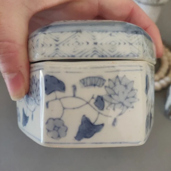 Vintage Chinoserie Blue & White Octagonal Trinket Box - Picture 5 of 5